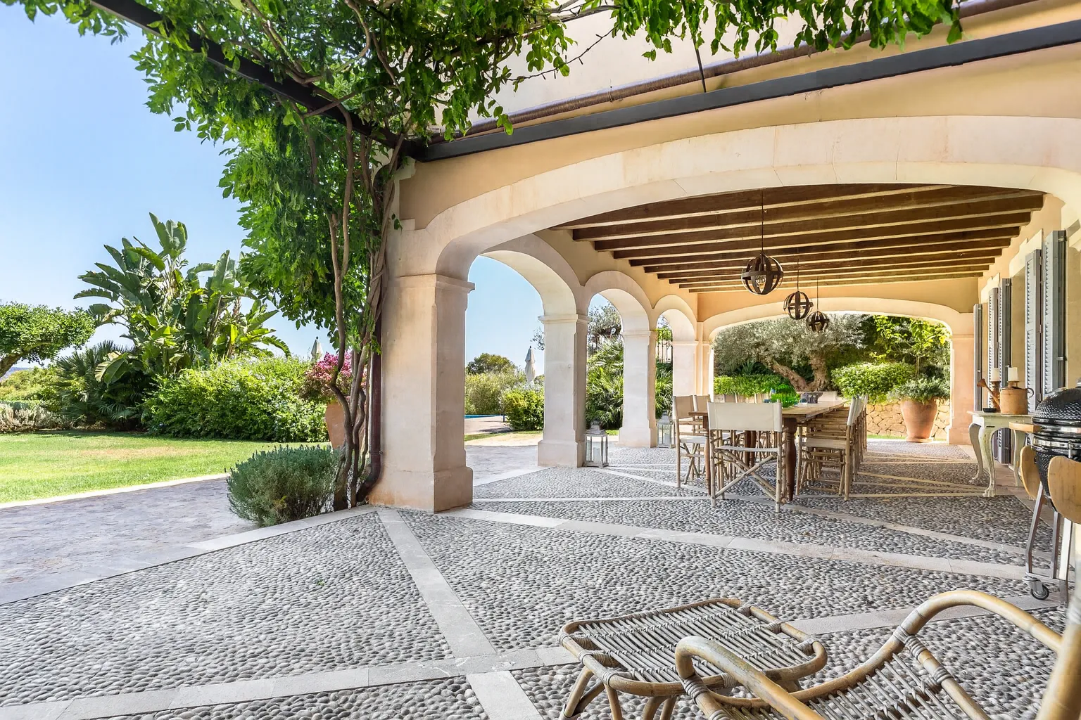 Tu Paraíso Privado: Donde la Elegancia Atemporal se Encuentra con el Lujo Sostenible-2