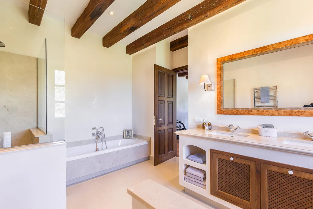 Samowystarczalny, luksusowy wiejski dom z własnym lasem-19