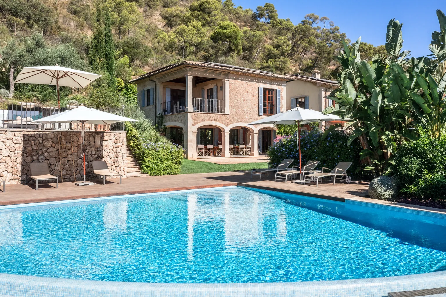 Tu Paraíso Privado: Donde la Elegancia Atemporal se Encuentra con el Lujo Sostenible-22