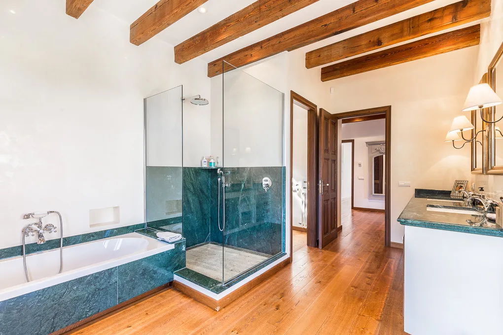 Tu Paraíso Privado: Donde la Elegancia Atemporal se Encuentra con el Lujo Sostenible-12