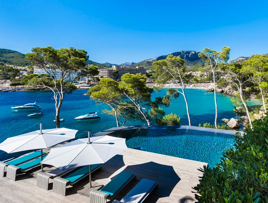 Iconic seafront holiday villa with direct sea access-1