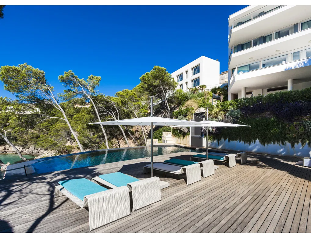 Iconic seafront holiday villa with direct sea access-19
