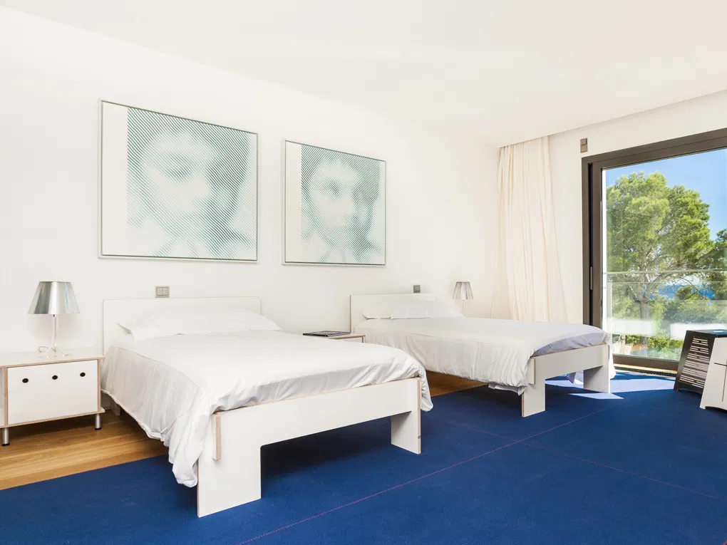 Iconic seafront holiday villa with direct sea access-18