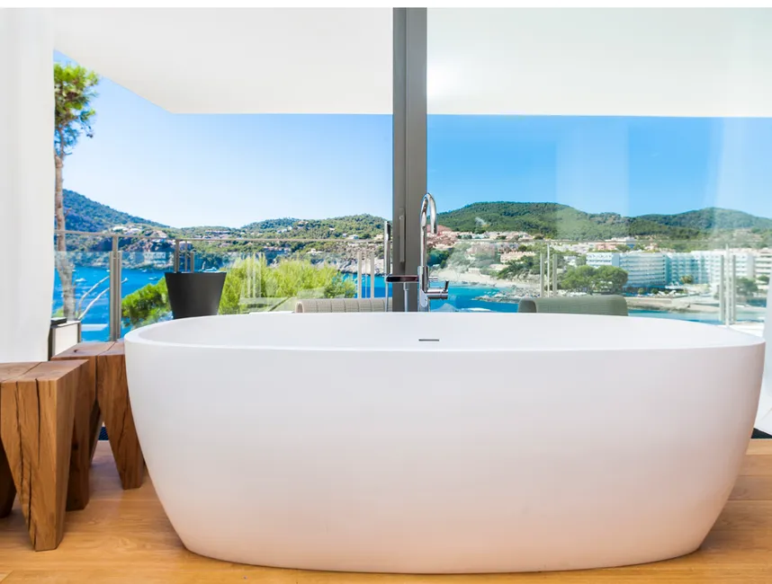 Iconic seafront holiday villa with direct sea access-13