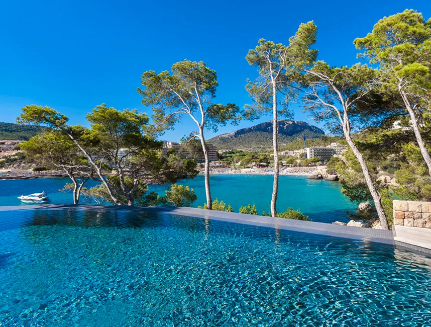 Iconic seafront holiday villa with direct sea access-2