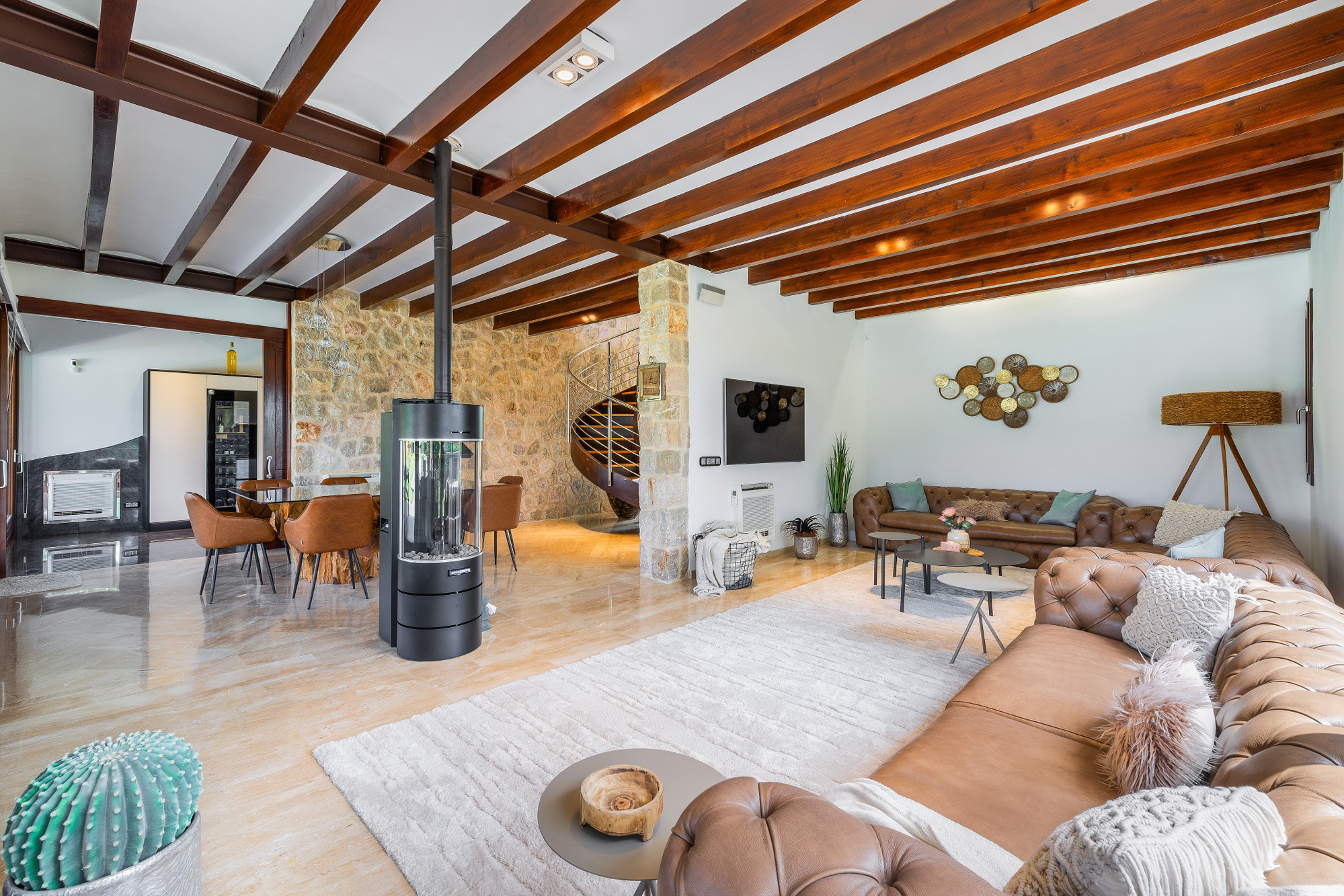 Elegant villa with ETV license, pool, and mountain views in a peaceful setting-8