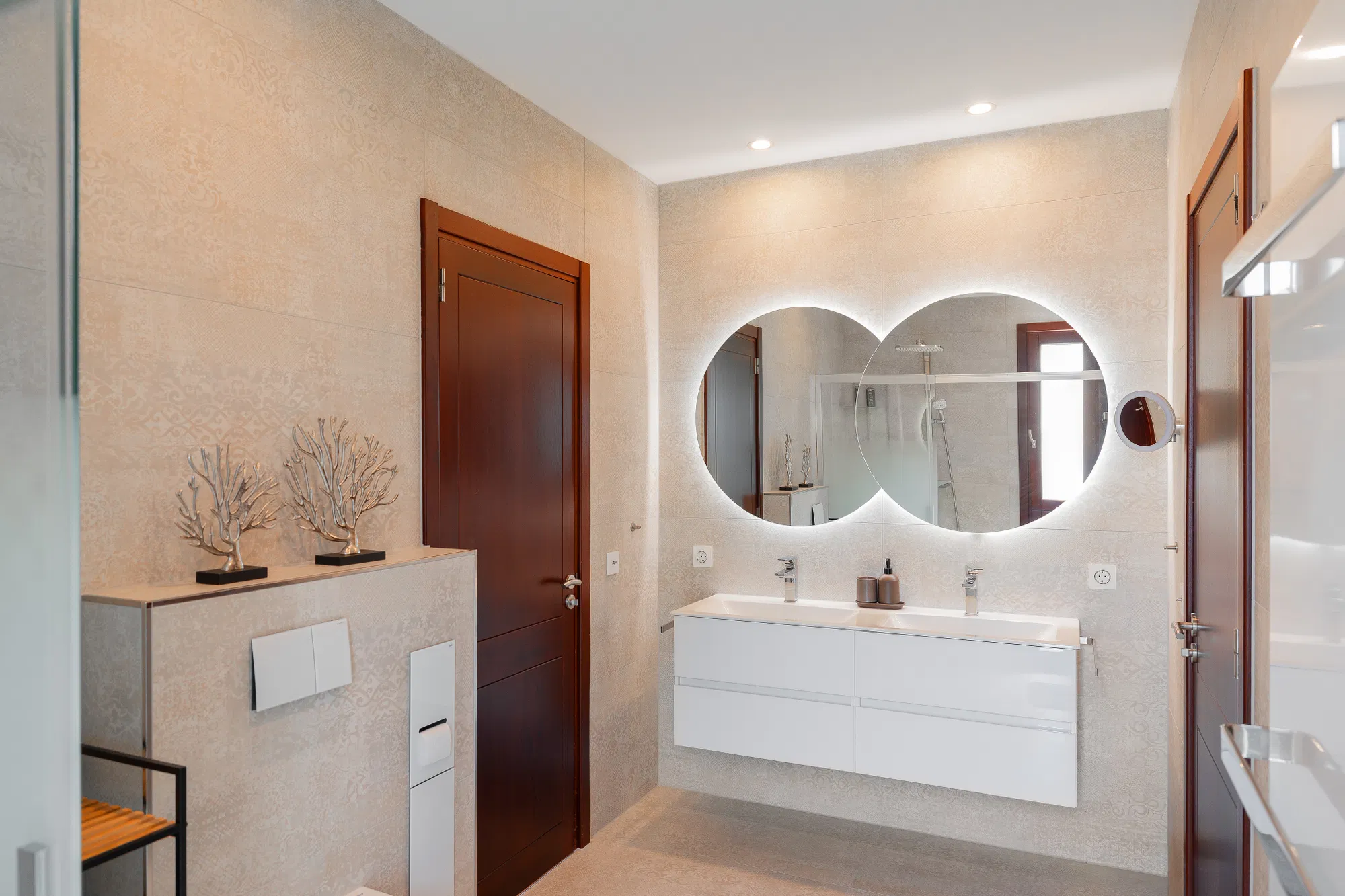 Elegant villa with ETV license, pool, and mountain views in a peaceful setting-18