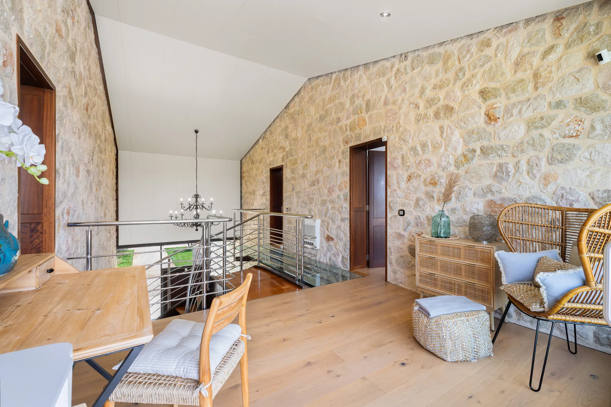 Elegant villa with ETV license, pool, and mountain views in a peaceful setting-12