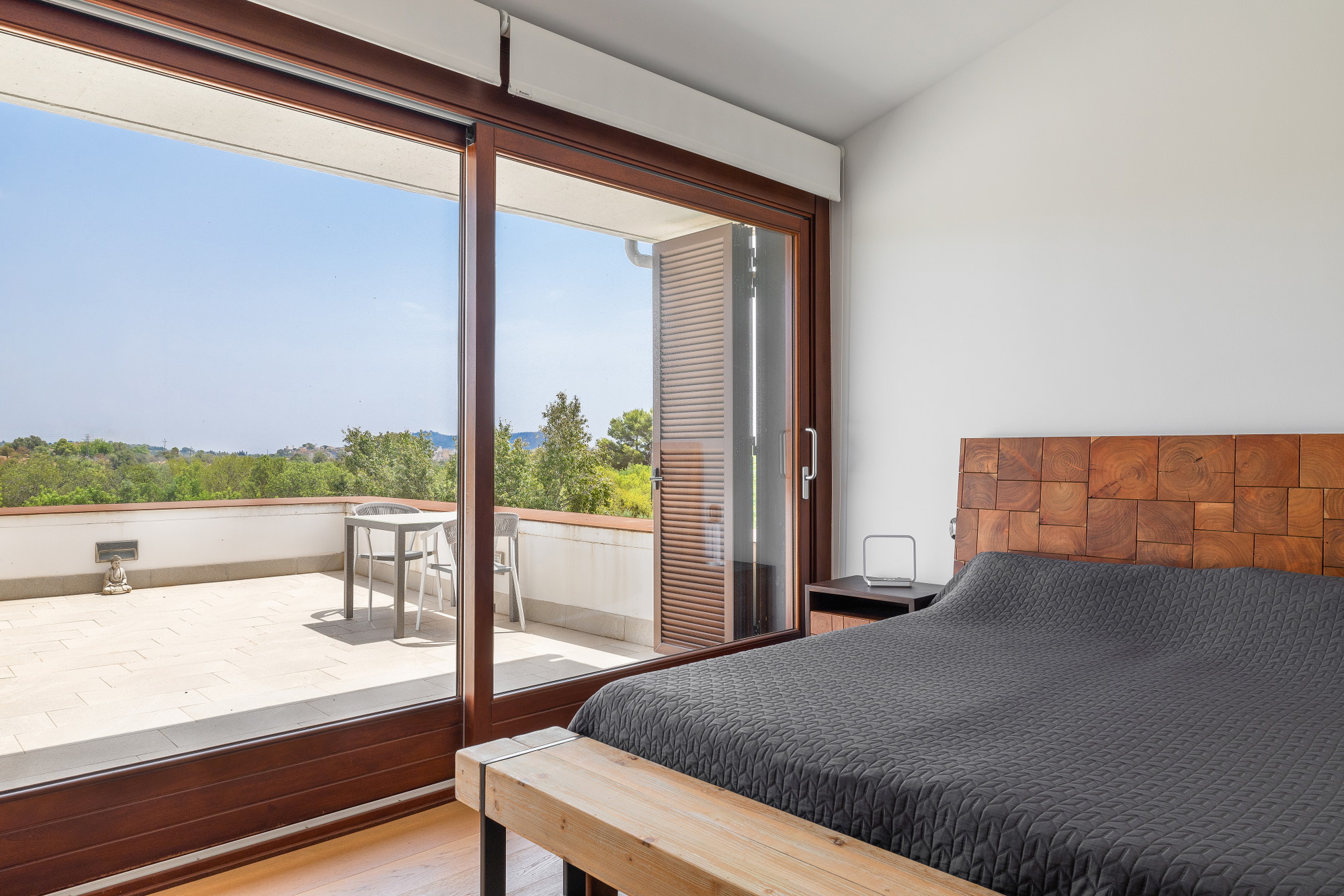 Elegant villa with ETV license, pool, and mountain views in a peaceful setting-17