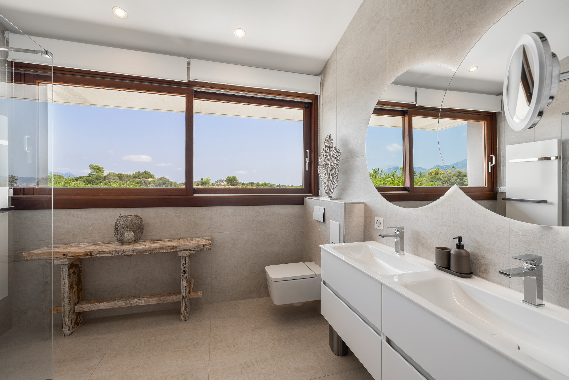 Elegant villa with ETV license, pool, and mountain views in a peaceful setting-16
