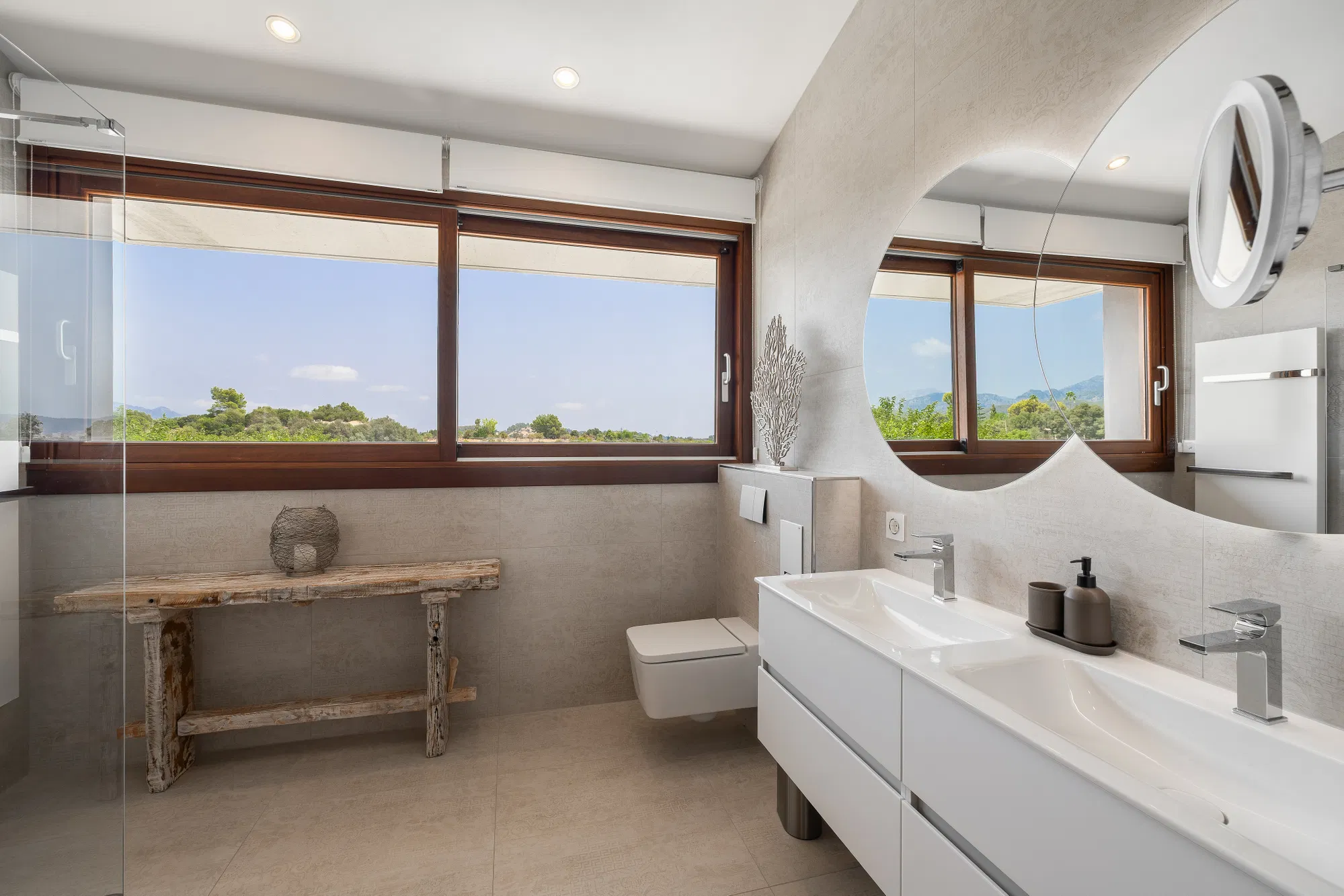 Elegant villa with ETV license, pool, and mountain views in a peaceful setting-16