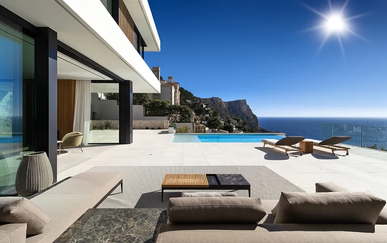 Spektakulär nybyggd villa med havsutsikt