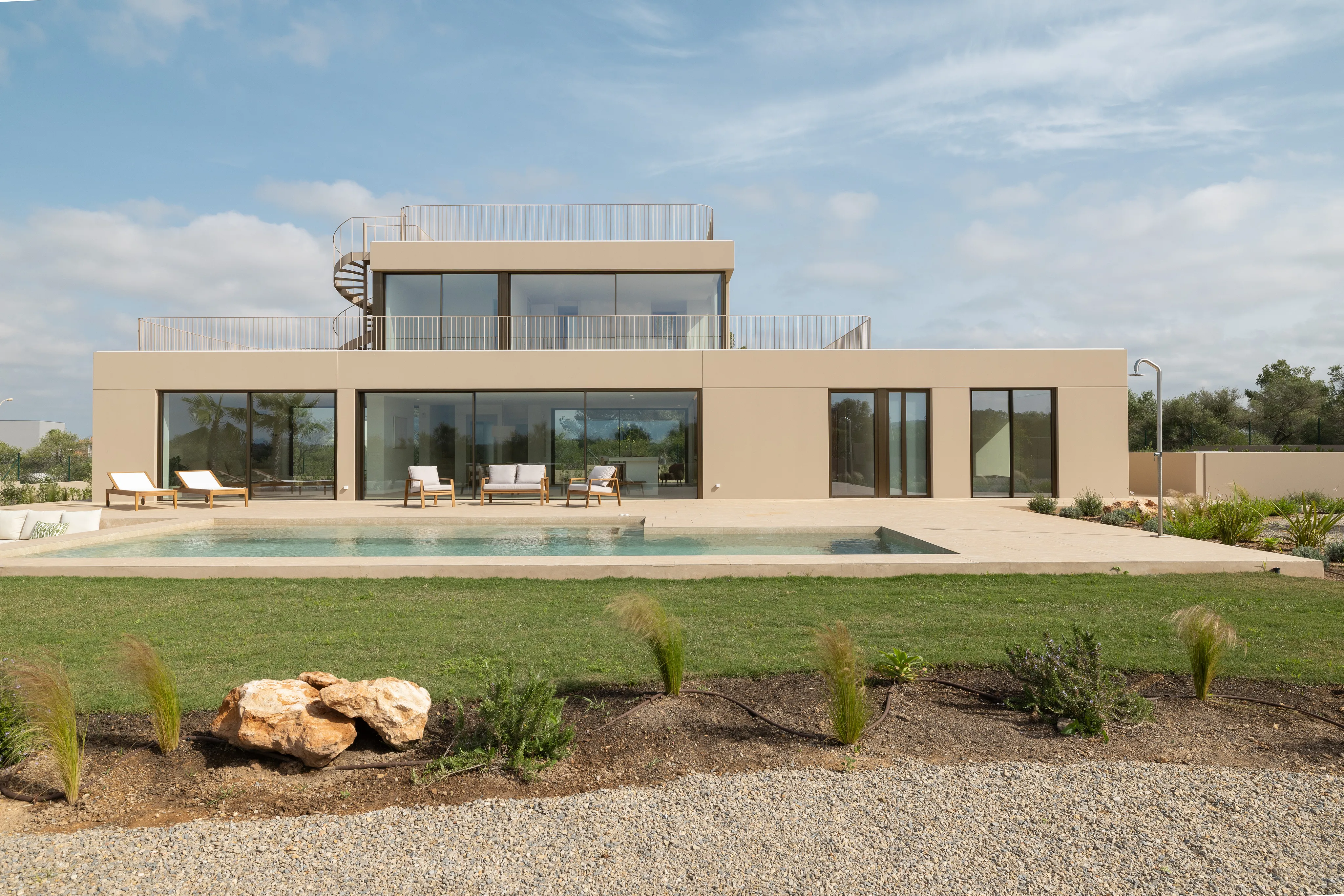 Exclusive villa in Son Gual with pool, garden and sea views-3