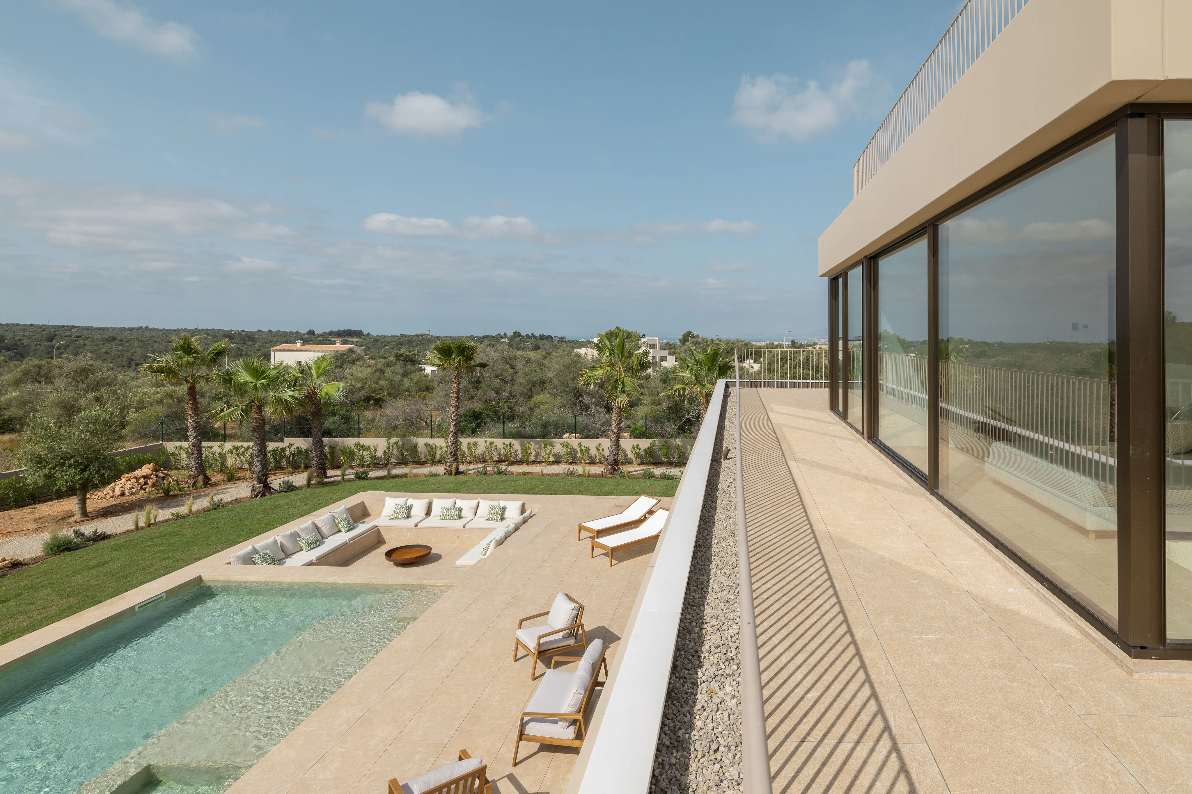 Exclusive villa in Son Gual with pool, garden and sea views-15