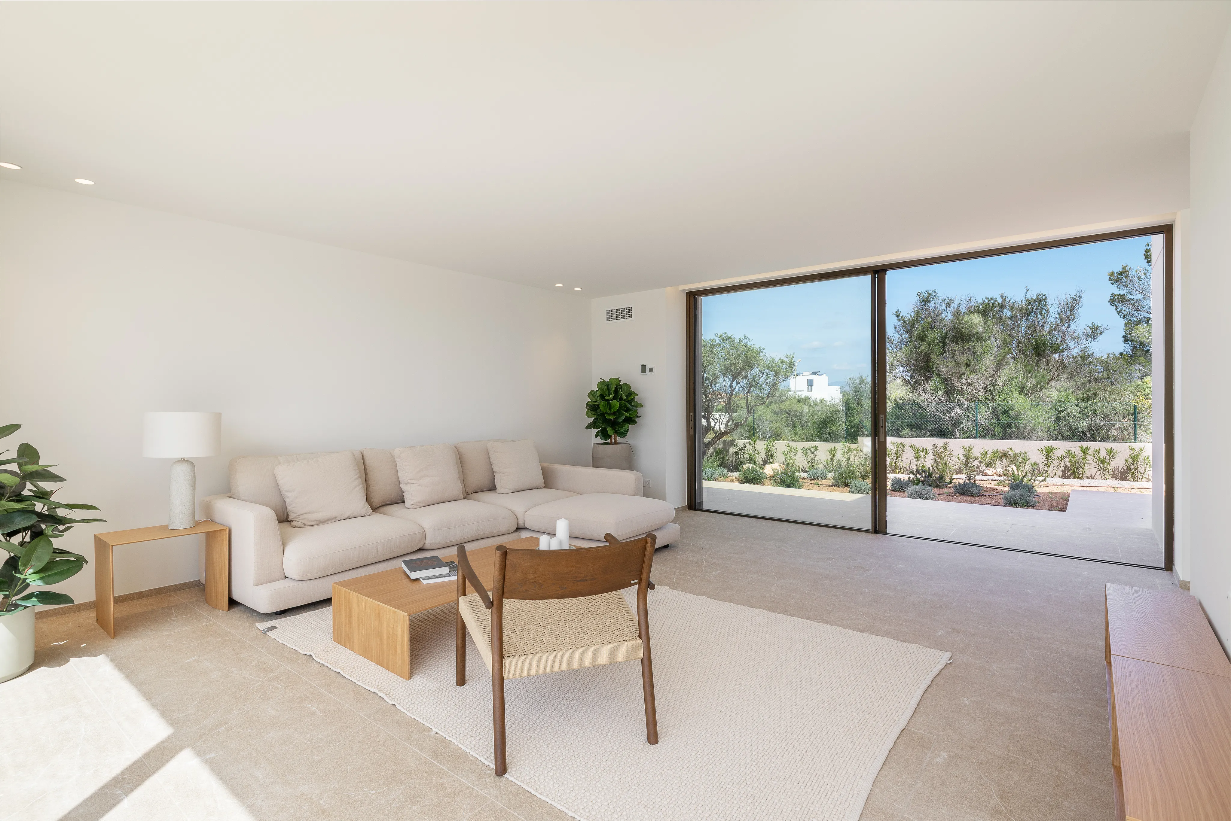 Exclusive villa in Son Gual with pool, garden and sea views-9