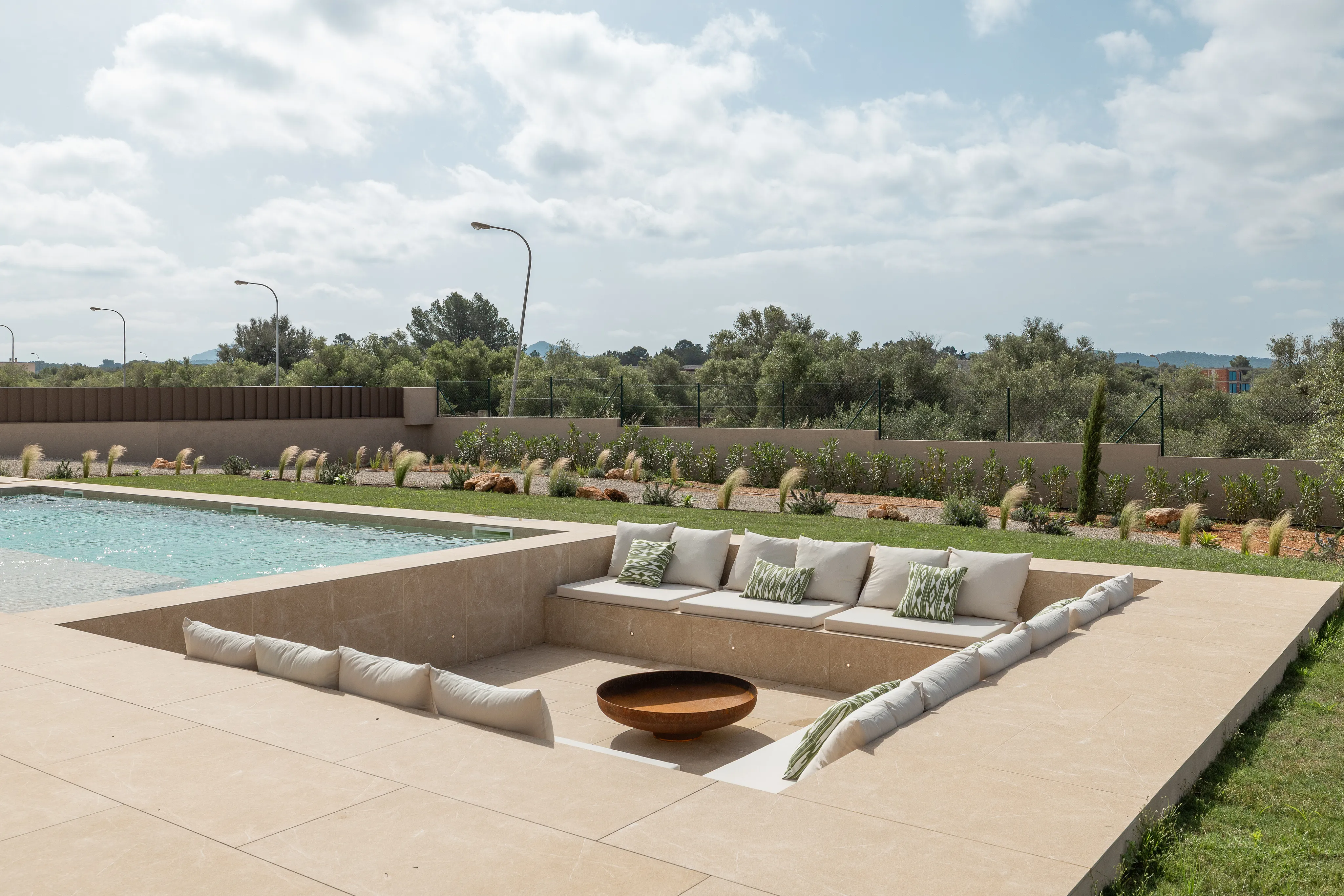 Exclusive villa in Son Gual with pool, garden and sea views-4