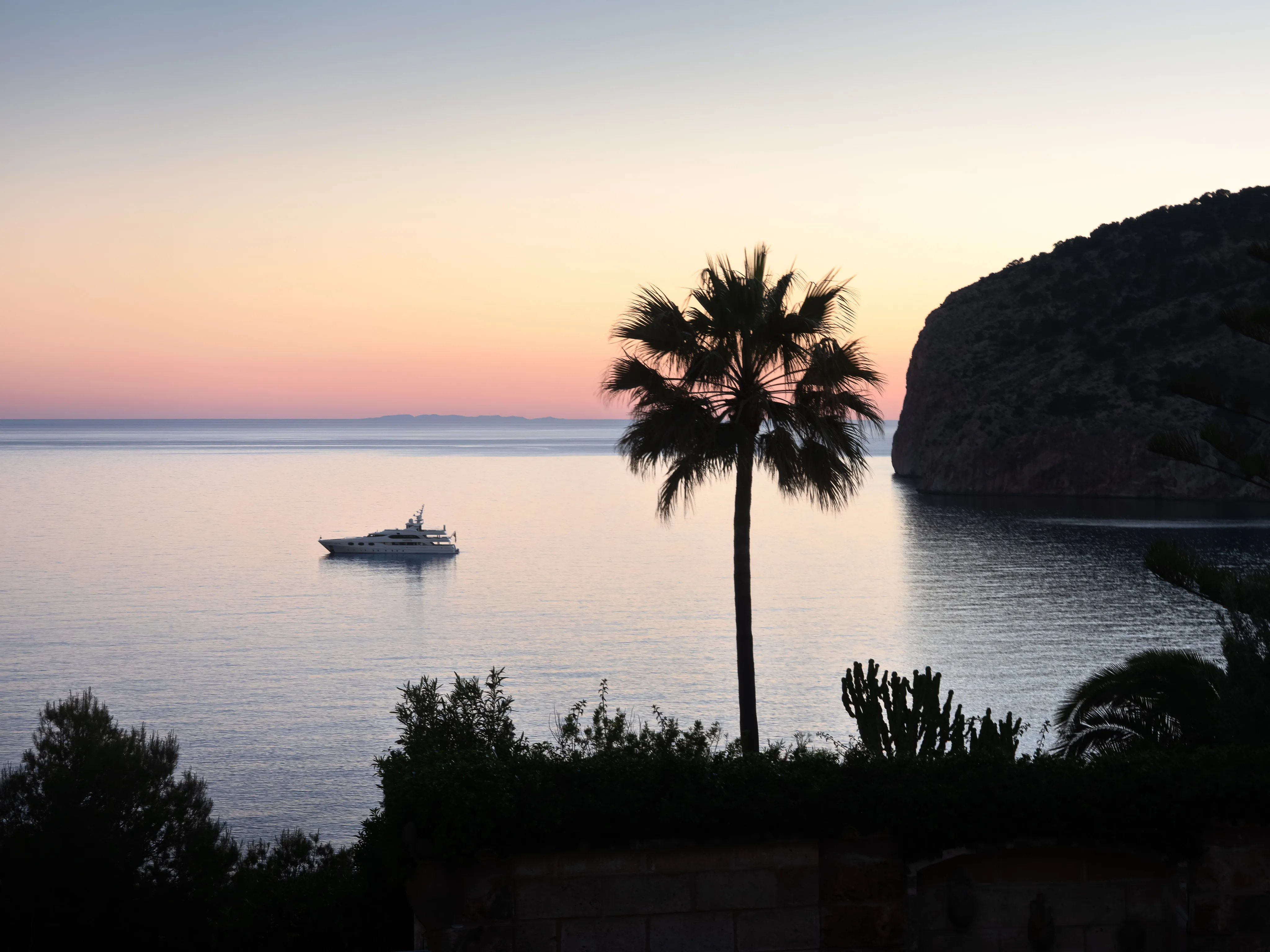 Vistes al mar sense obstacles i arquitectura d'alta gamma en una ubicació privilegiada de Camp de Mar-5