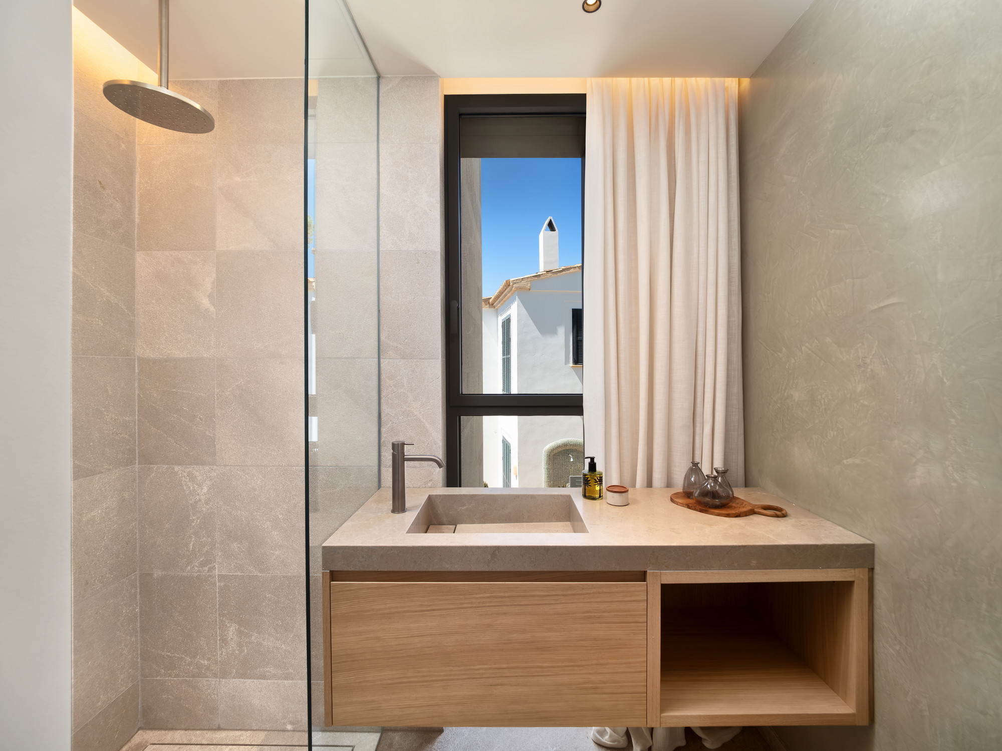 La vista sul mare incontra l'architettura di alto livello in una posizione privilegiata a Camp de Mar.-13
