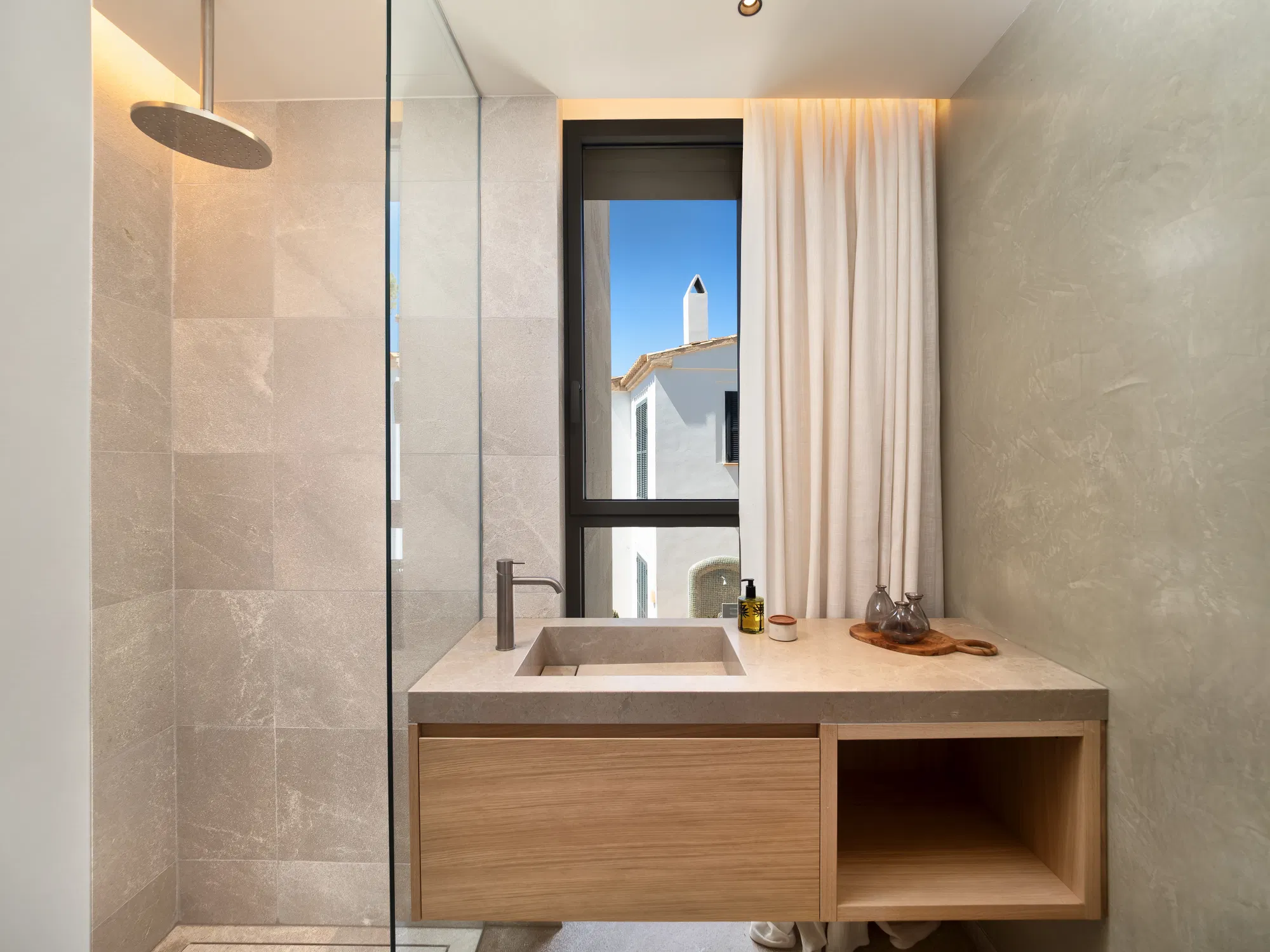 La vista sul mare incontra l'architettura di alto livello in una posizione privilegiata a Camp de Mar.-13