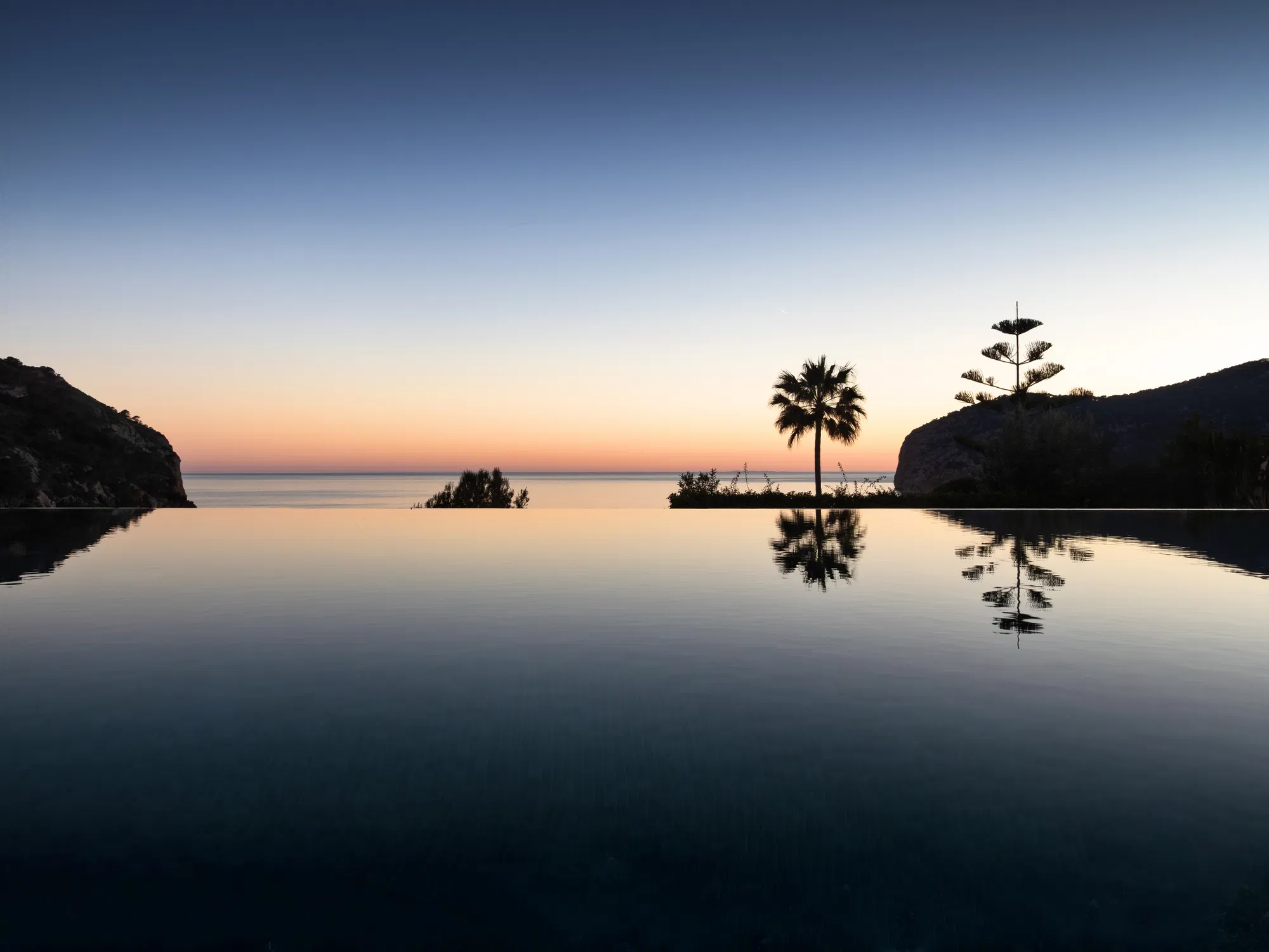 La vista sul mare incontra l'architettura di alto livello in una posizione privilegiata a Camp de Mar.-22