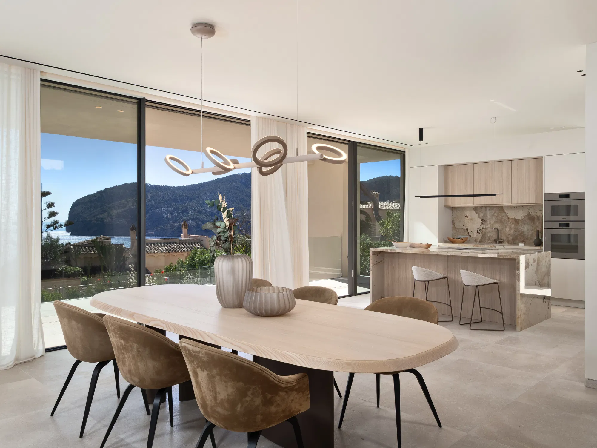 La vista sul mare incontra l'architettura di alto livello in una posizione privilegiata a Camp de Mar.-9