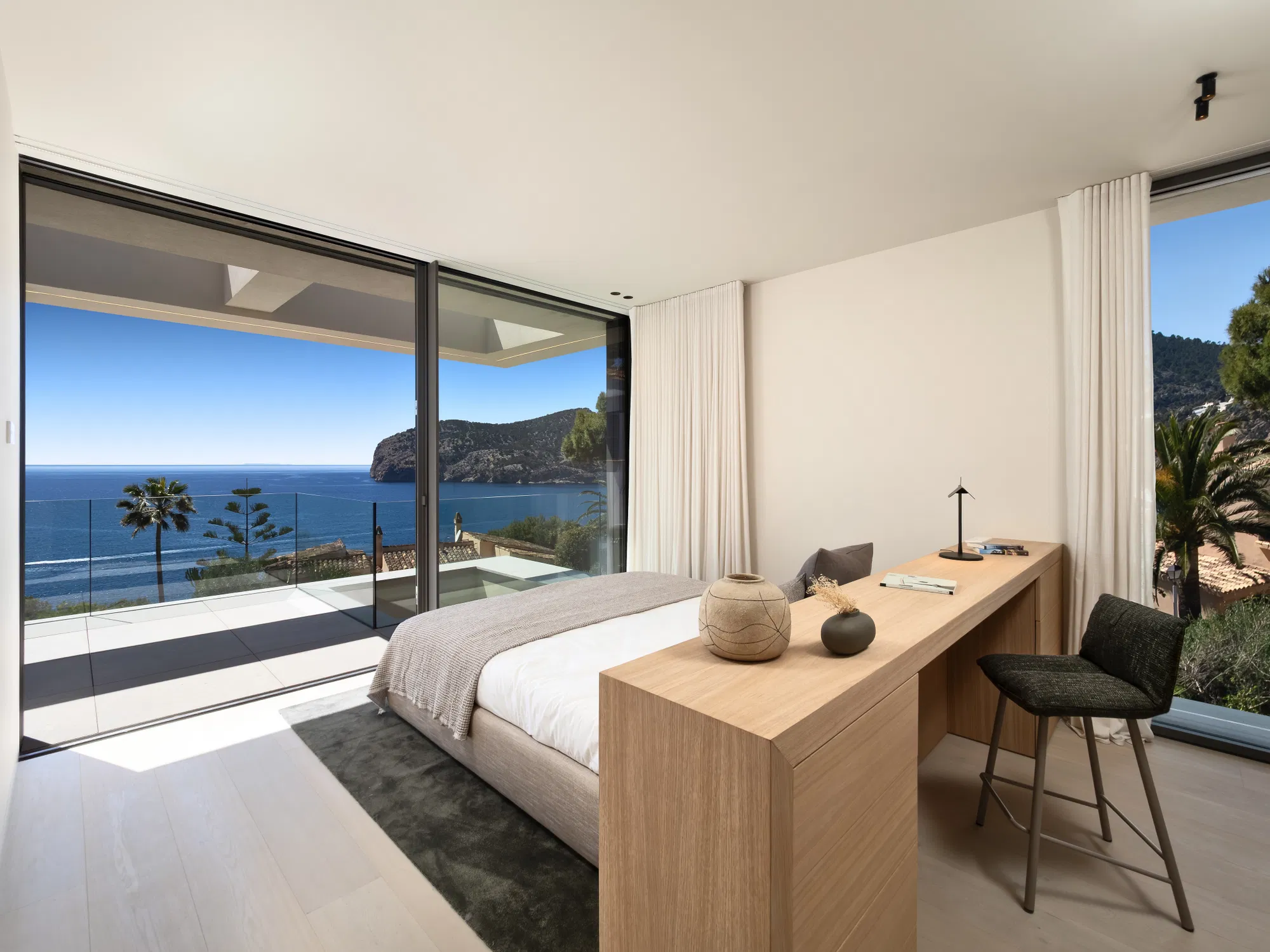 La vista sul mare incontra l'architettura di alto livello in una posizione privilegiata a Camp de Mar.-7