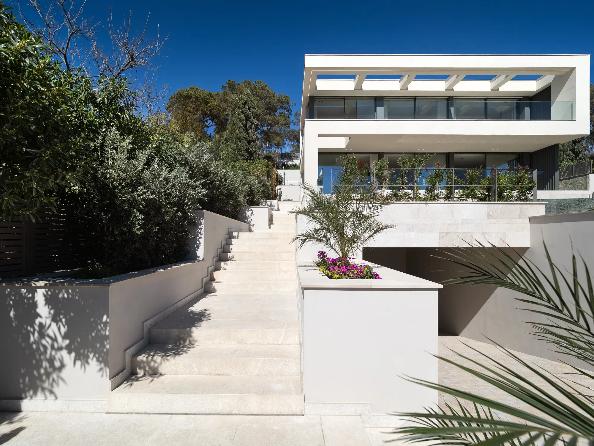 La vista sul mare incontra l'architettura di alto livello in una posizione privilegiata a Camp de Mar.-8