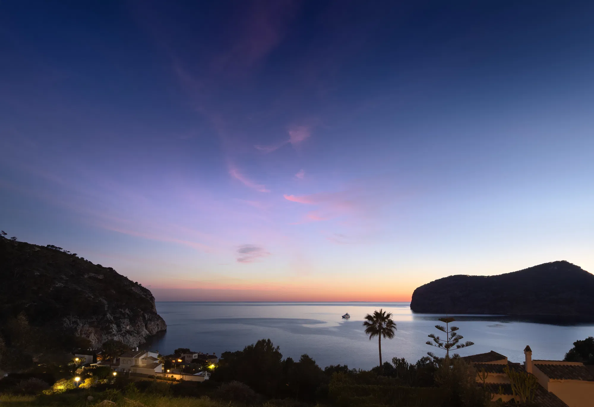 La vista sul mare incontra l'architettura di alto livello in una posizione privilegiata a Camp de Mar.-25