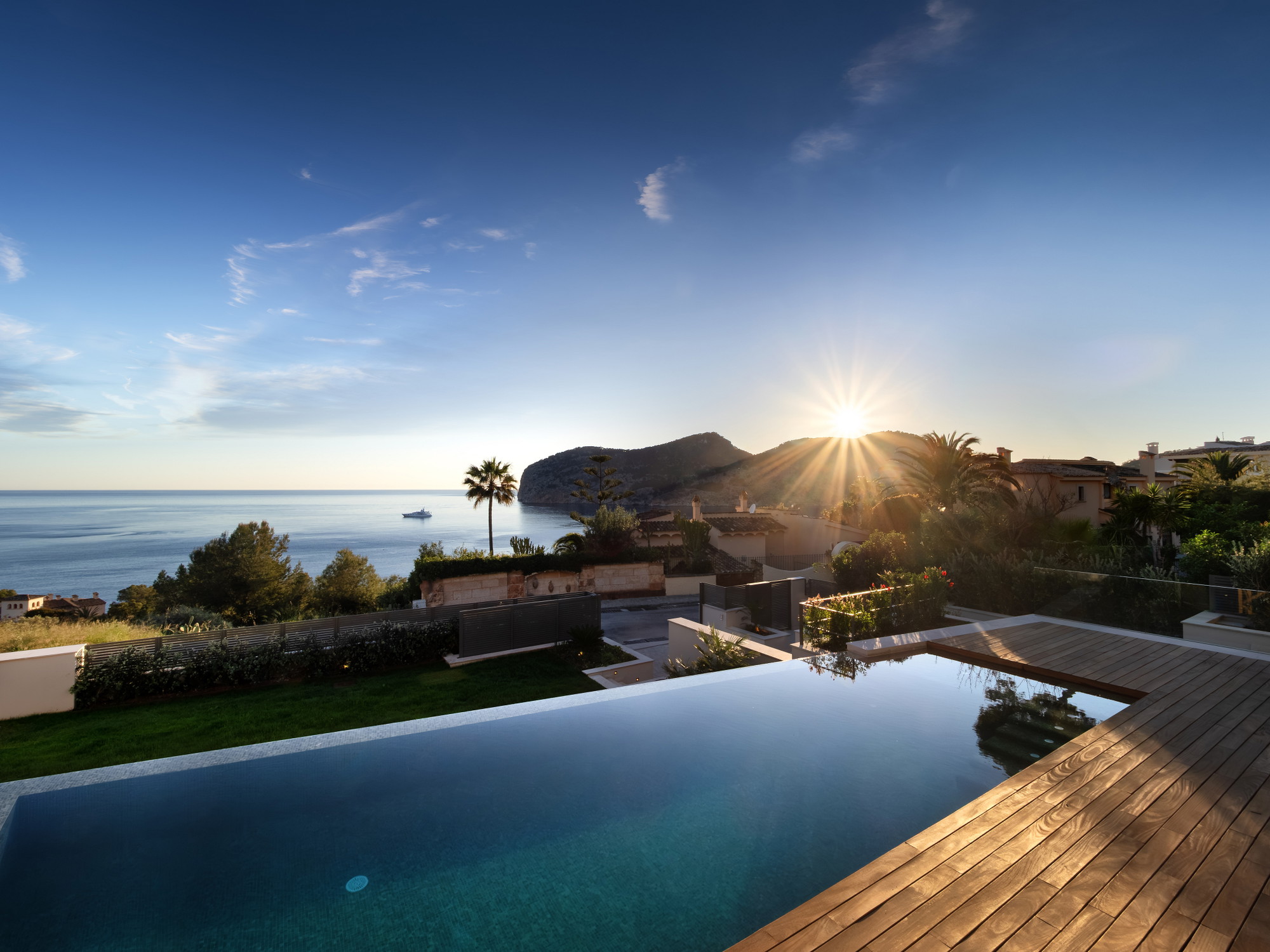 La vista sul mare incontra l'architettura di alto livello in una posizione privilegiata a Camp de Mar.-21