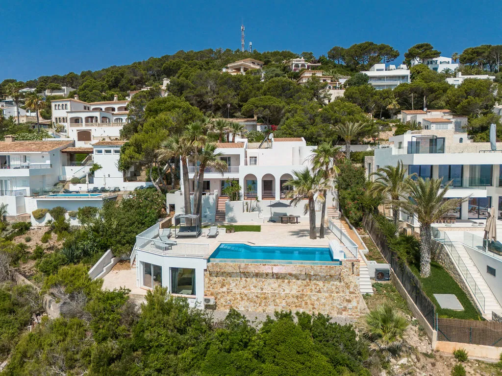 Villa exclusive en première ligne de mer avec accès direct à l'eau et vue fantastique sur la mer-2