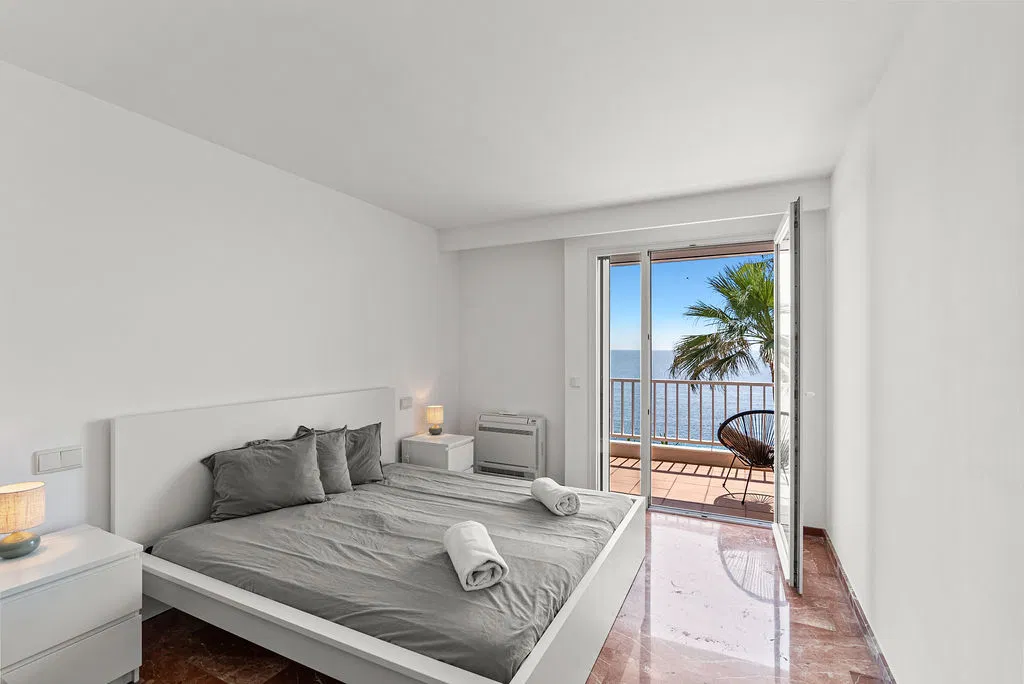 Villa exclusive en première ligne de mer avec accès direct à l'eau et vue fantastique sur la mer-9