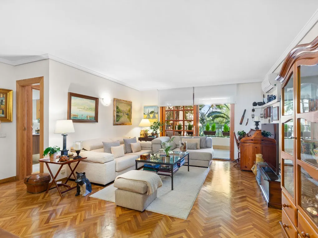 Apartment in exclusive community-1