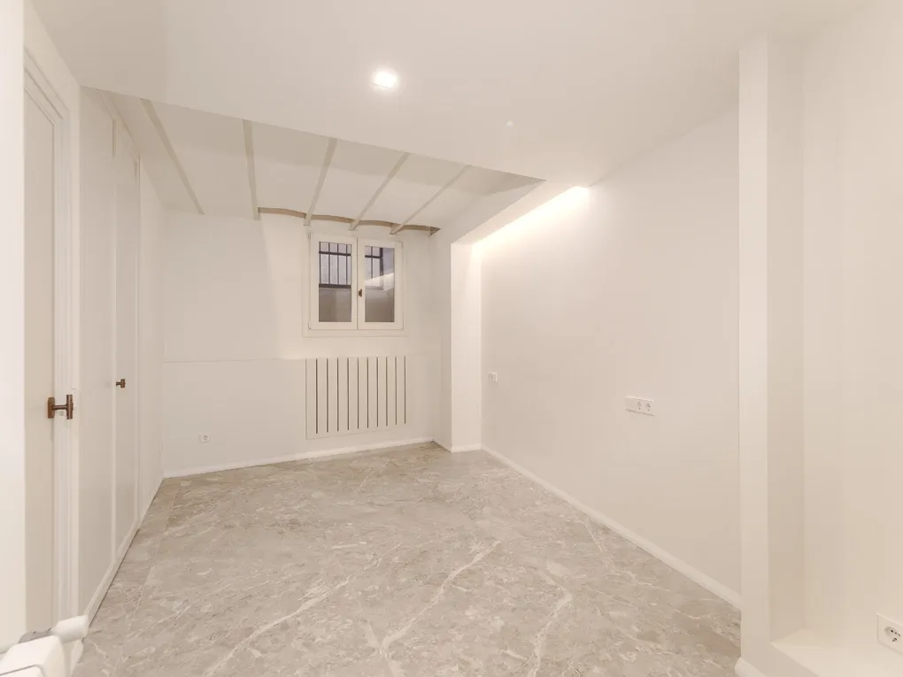 Elegantly renovated flat with character in Calatrava-8