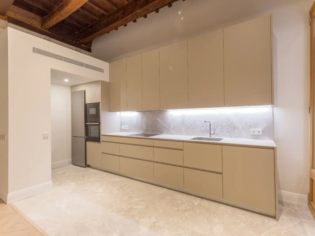 Elegantly renovated flat with character in Calatrava-3