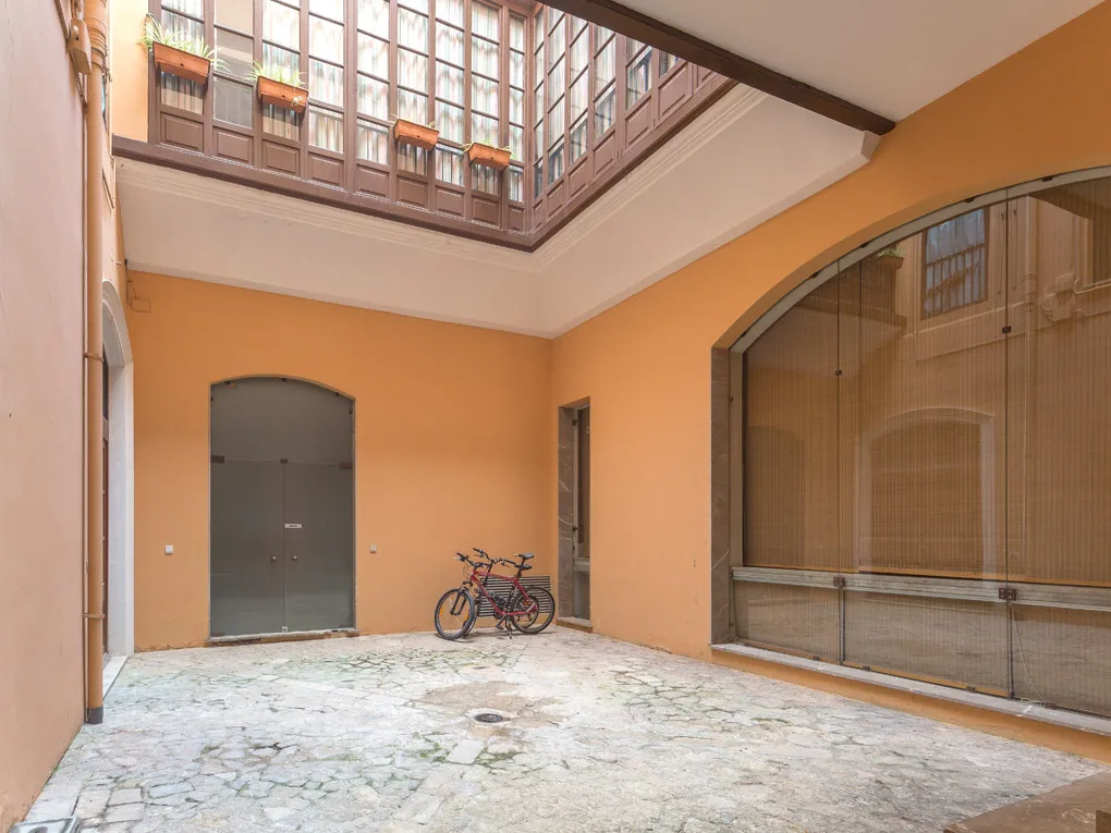 Elegantly renovated flat with character in Calatrava-10