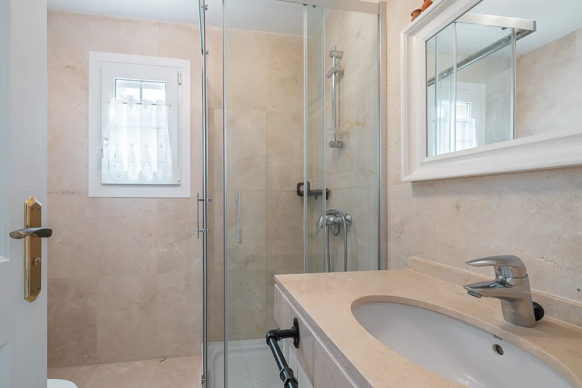 Mediterraan halfvrijstaand huis met zwembad in Puig de Ros-13