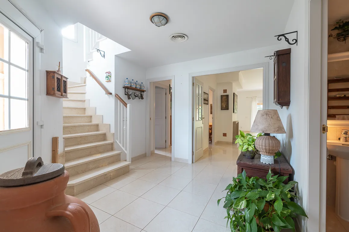 Mediterraan halfvrijstaand huis met zwembad in Puig de Ros-4