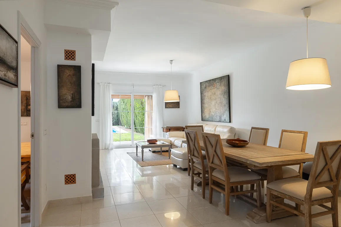 Medelhavs parhus med pool i Puig de Ros-8