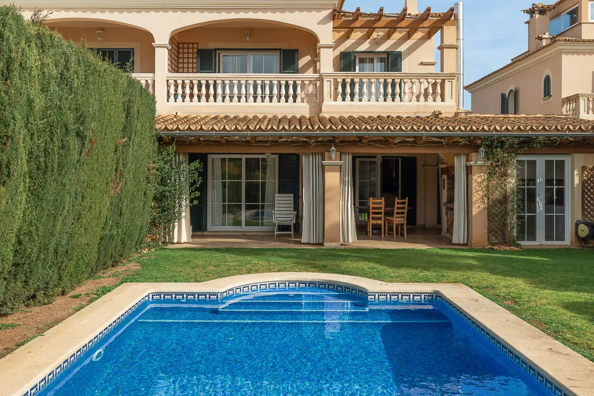 Mediterraan halfvrijstaand huis met zwembad in Puig de Ros-1