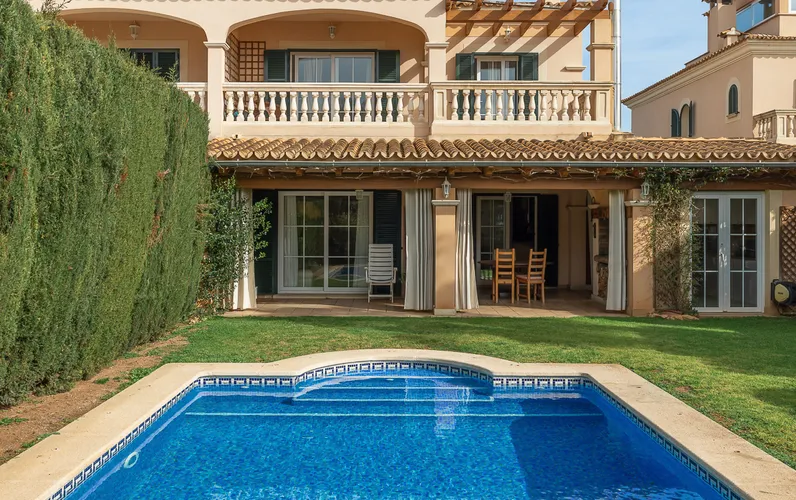 Mediterraan halfvrijstaand huis met zwembad in Puig de Ros