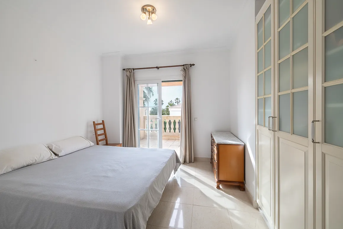 Medelhavs parhus med pool i Puig de Ros-12