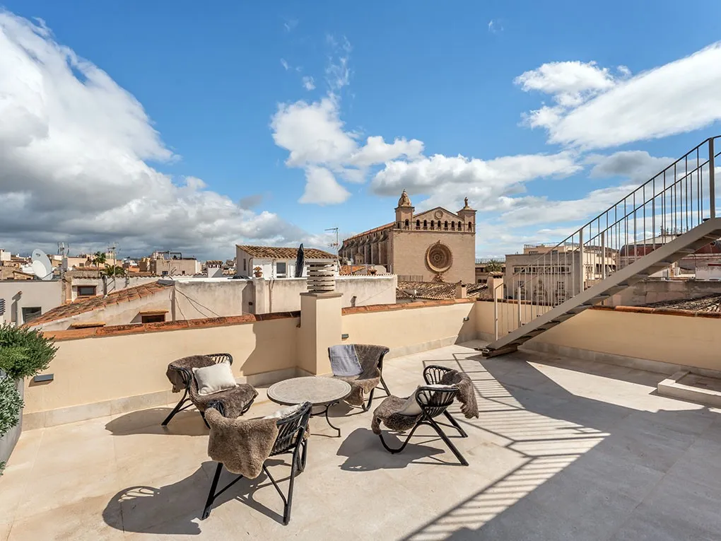 A unique duplex penthouse with spectacular terraces and cathedral views-1