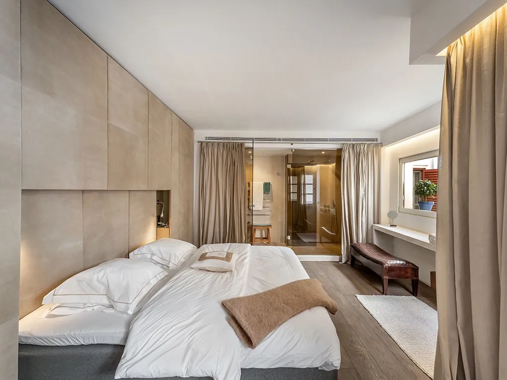 A unique duplex penthouse with spectacular terraces and cathedral views-11