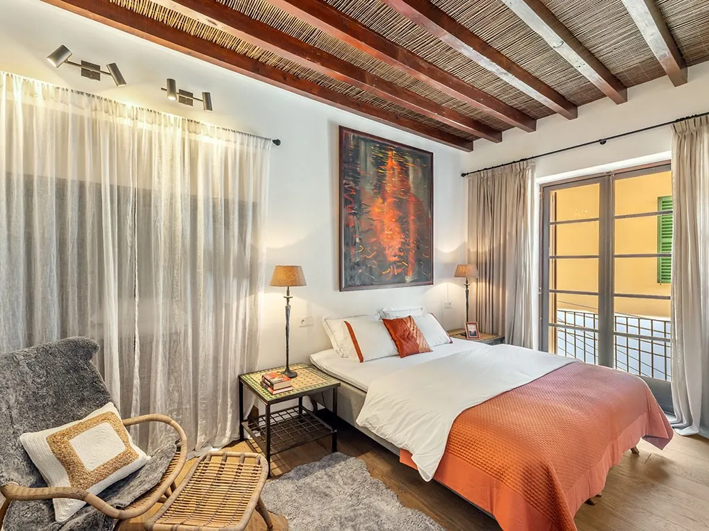 A unique duplex penthouse with spectacular terraces and cathedral views-14