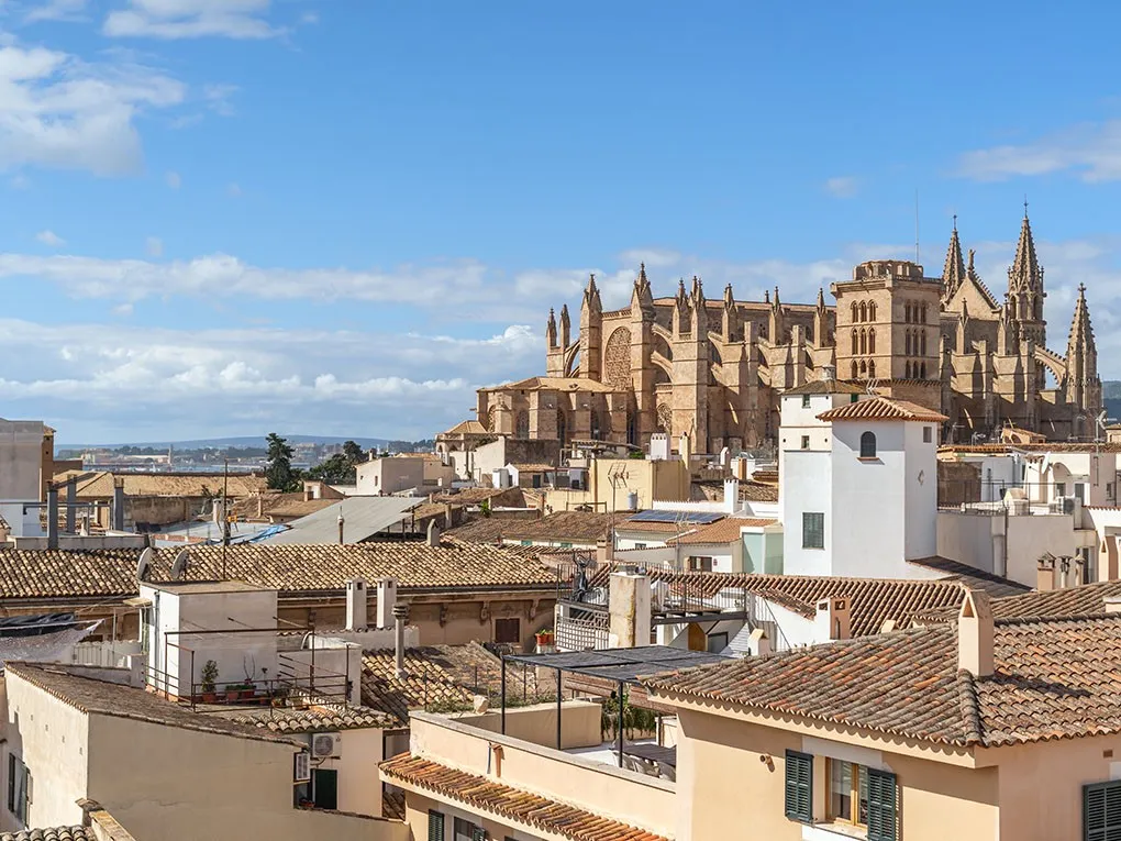 A unique duplex penthouse with spectacular terraces and cathedral views-21