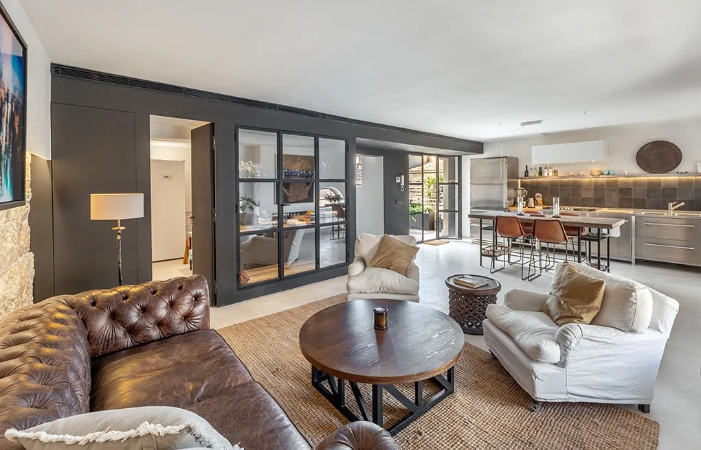 A unique duplex penthouse with spectacular terraces and cathedral views-4