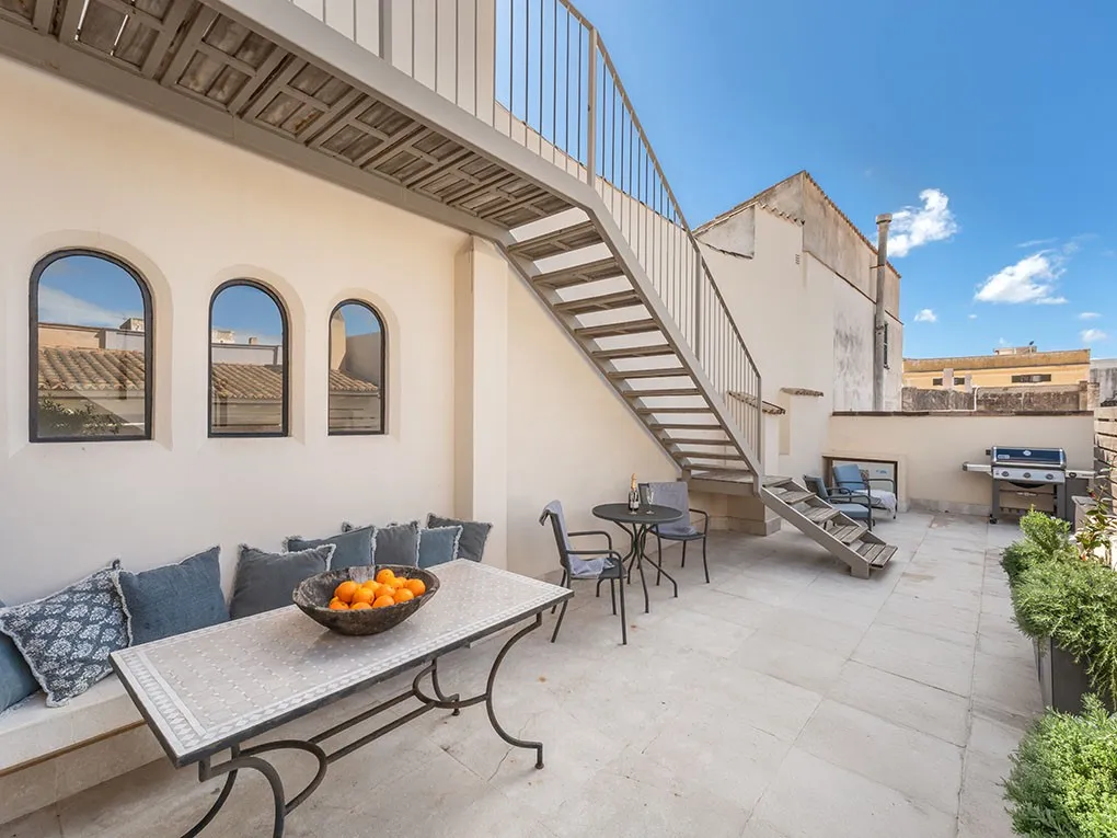 A unique duplex penthouse with spectacular terraces and cathedral views-15