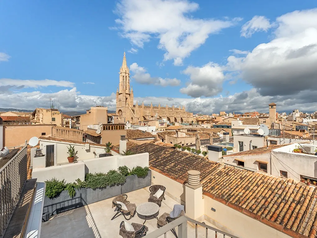 A unique duplex penthouse with spectacular terraces and cathedral views-17