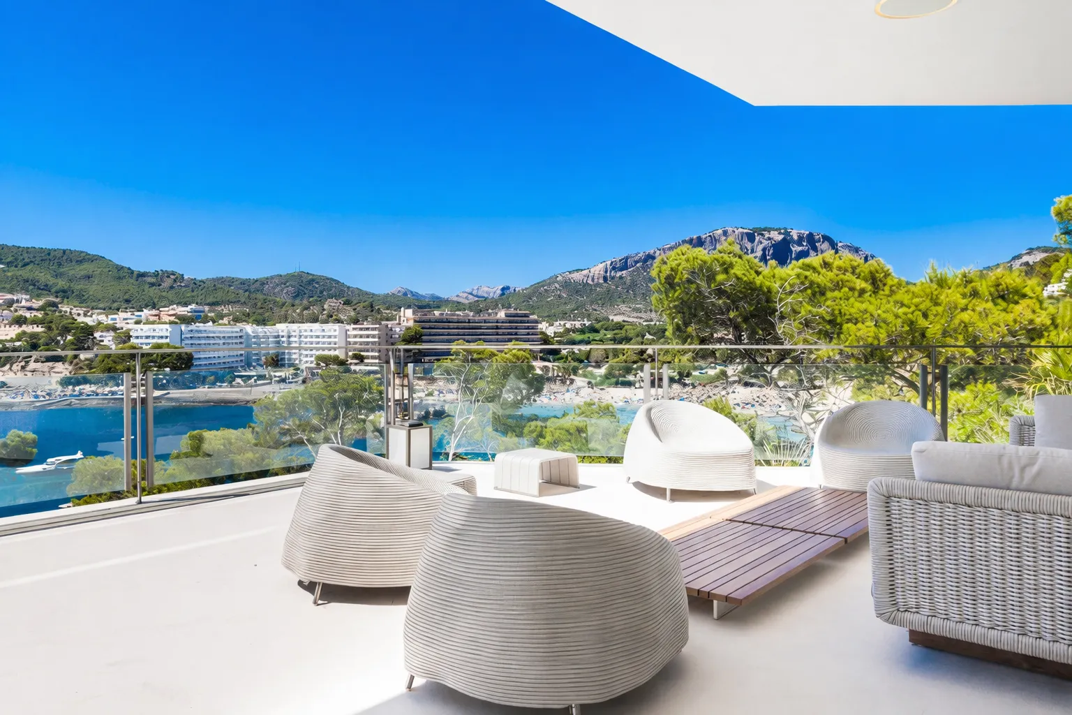 Nowa willa w minimalistycznym stylu z dostępem do morza-11