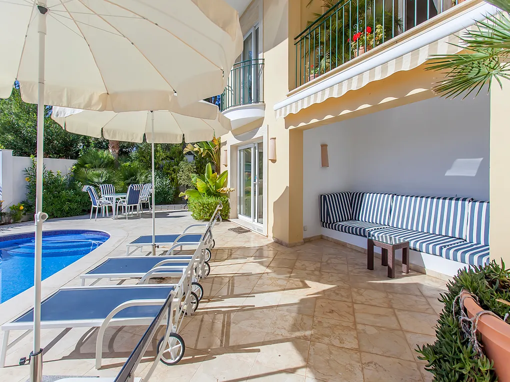 Elegante villa con vista sul mare e sul porto-18